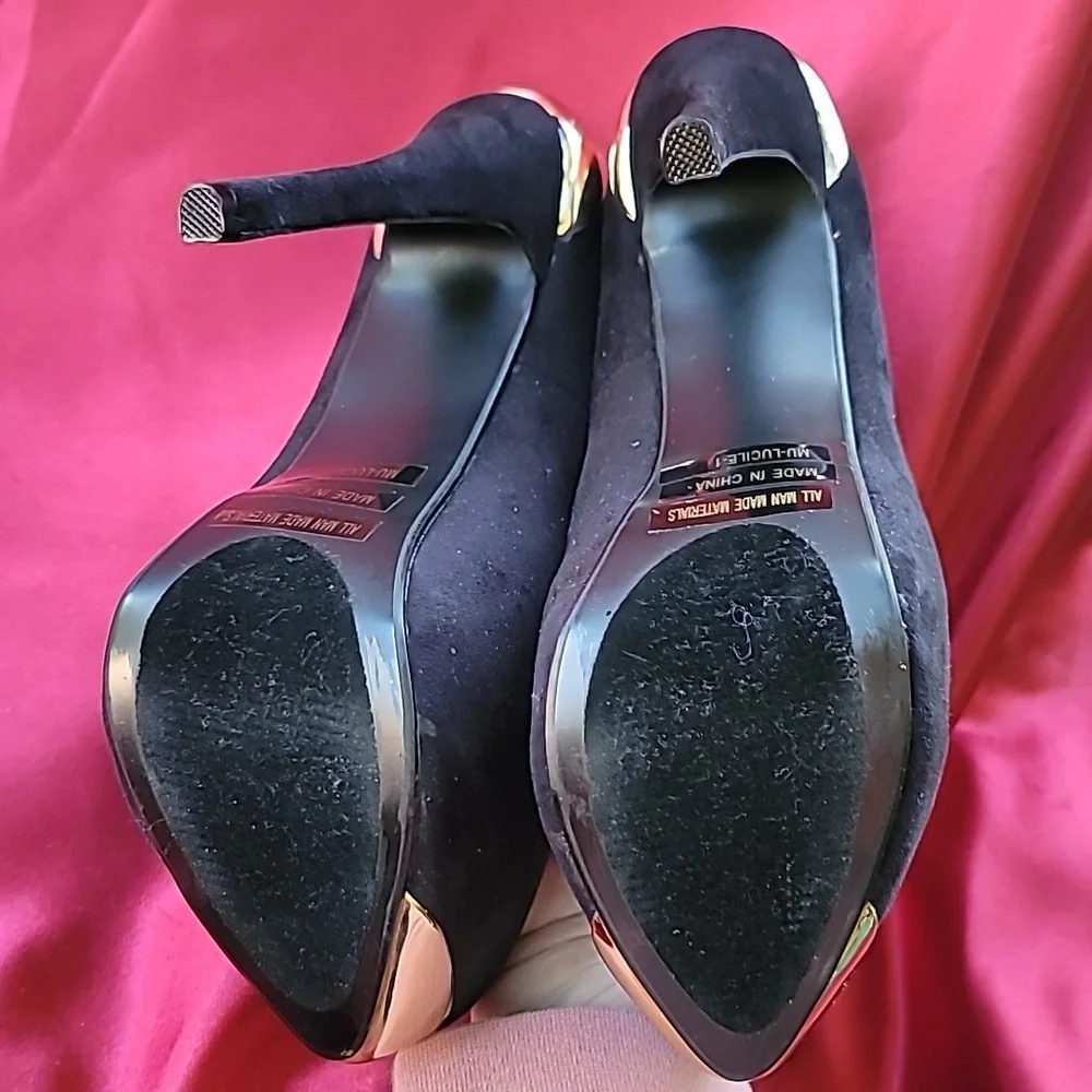 CHARLOTTE RUSSE sz9 suede platform stiletto with gold accents